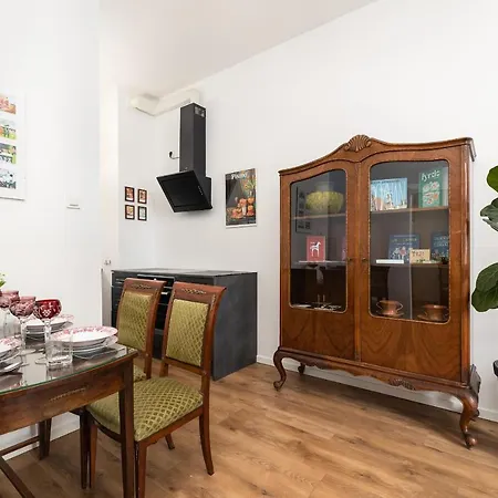 Vintage With One Bedroom In By Renters Apartmán