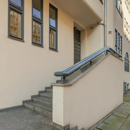 Vintage With One Bedroom In By Renters *