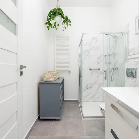 Vintage With One Bedroom In By Renters *